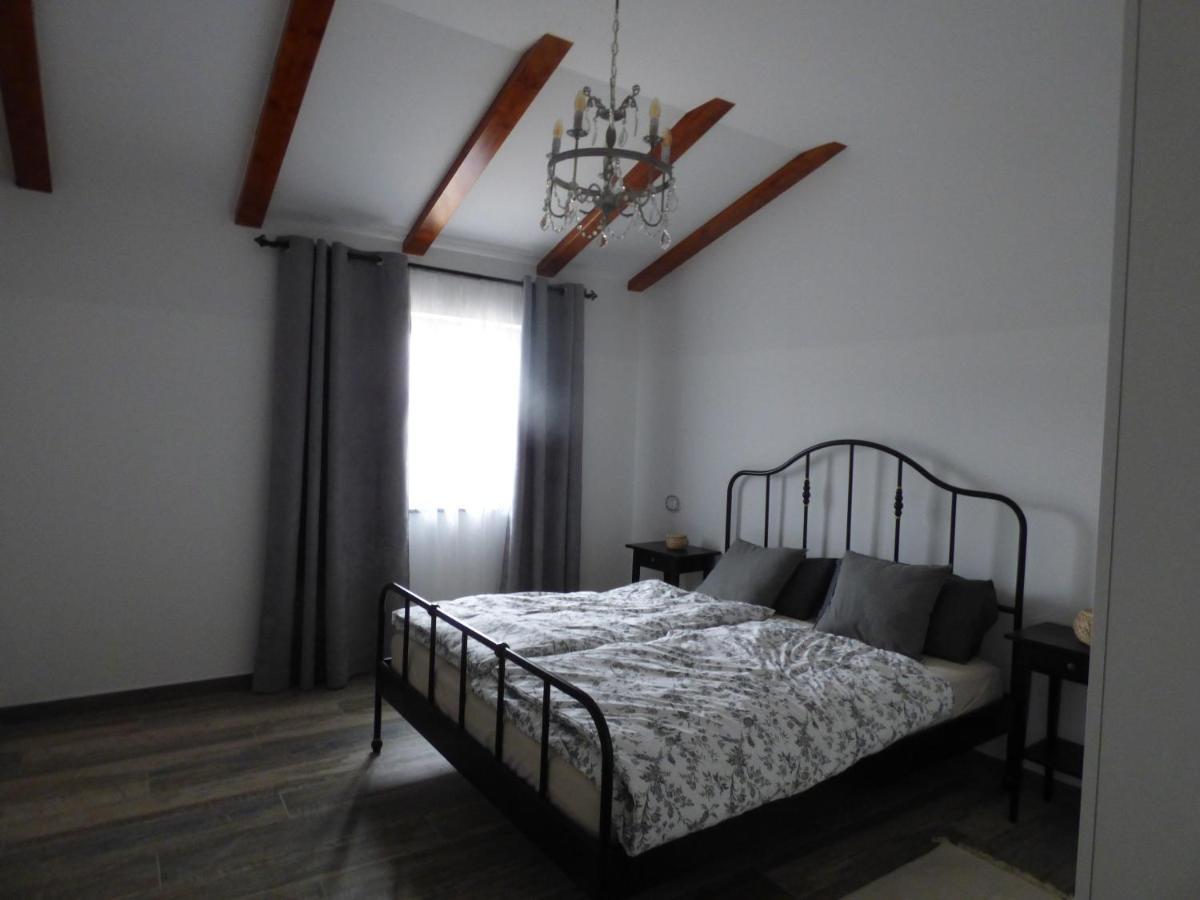 Hisa Sterna - Well House * Zgornje Skofije